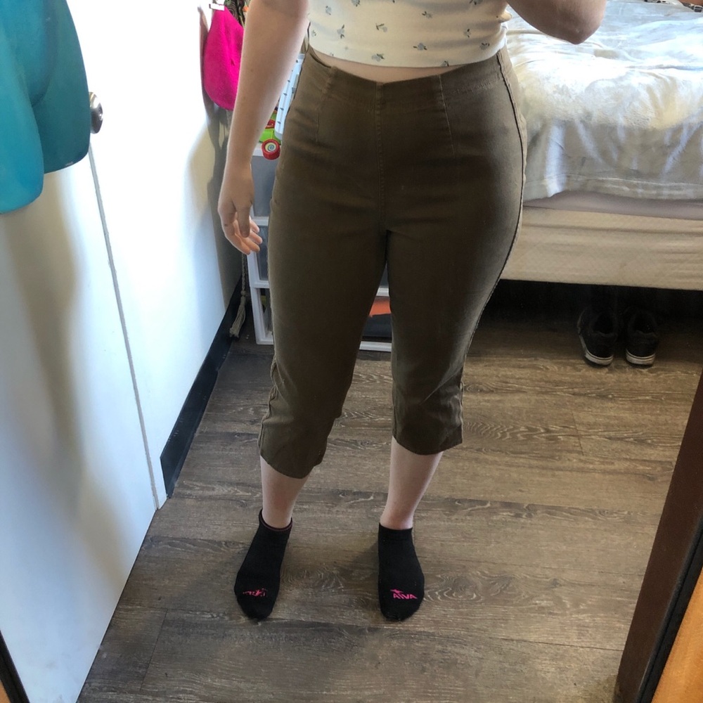 3/$25 Vintage 90’s brown capri pants - super cute!
